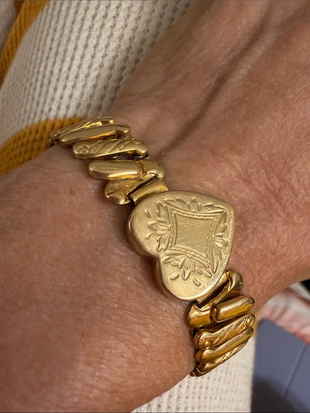 BELLAVANCE & SONS elegant gold